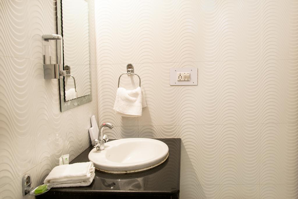 Treebo Trend Celebriti Manali Hotel Vashist Exterior photo